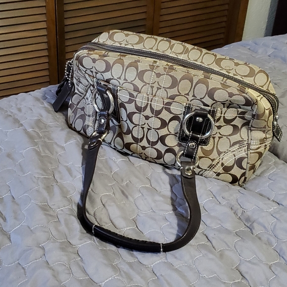 Beautiful Coach satchel - Picture 2 of 8